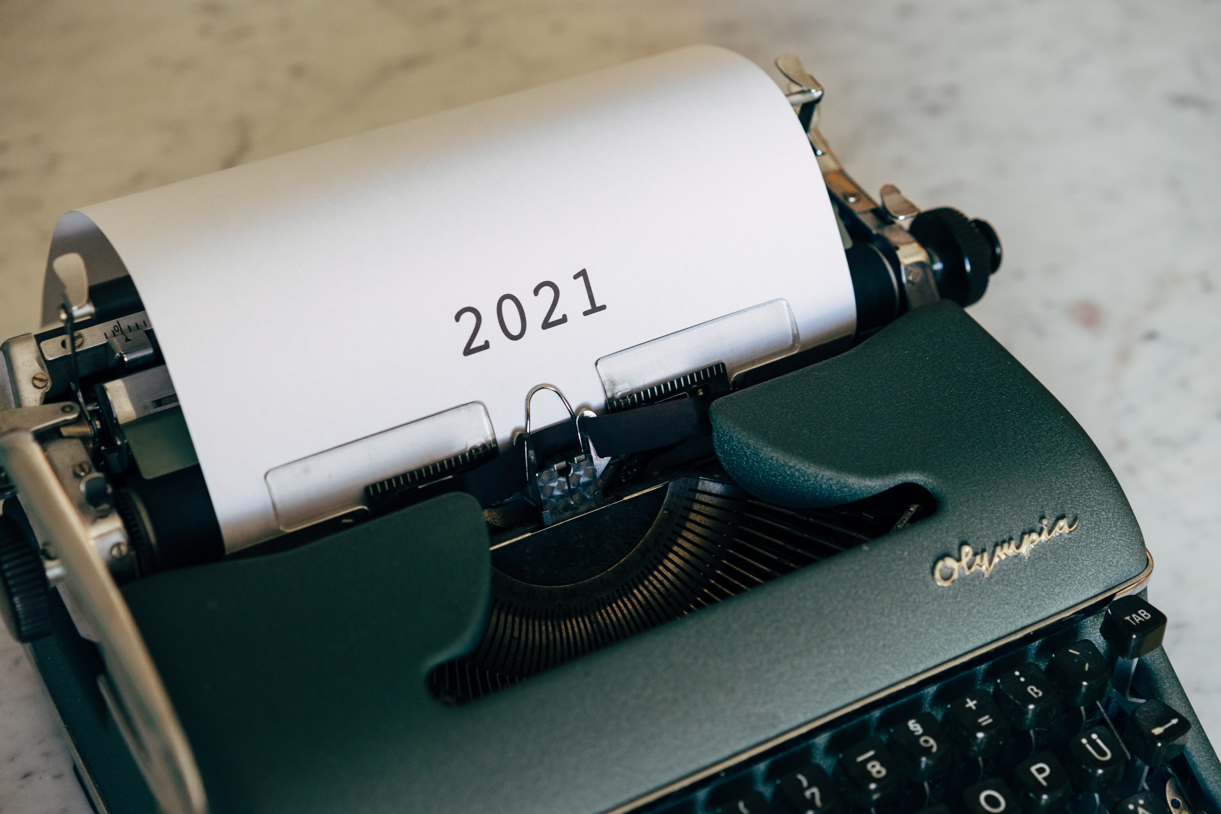 writing 2021 on a typewriter